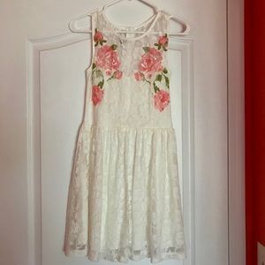 Elegant Floral Detail Lace Dress